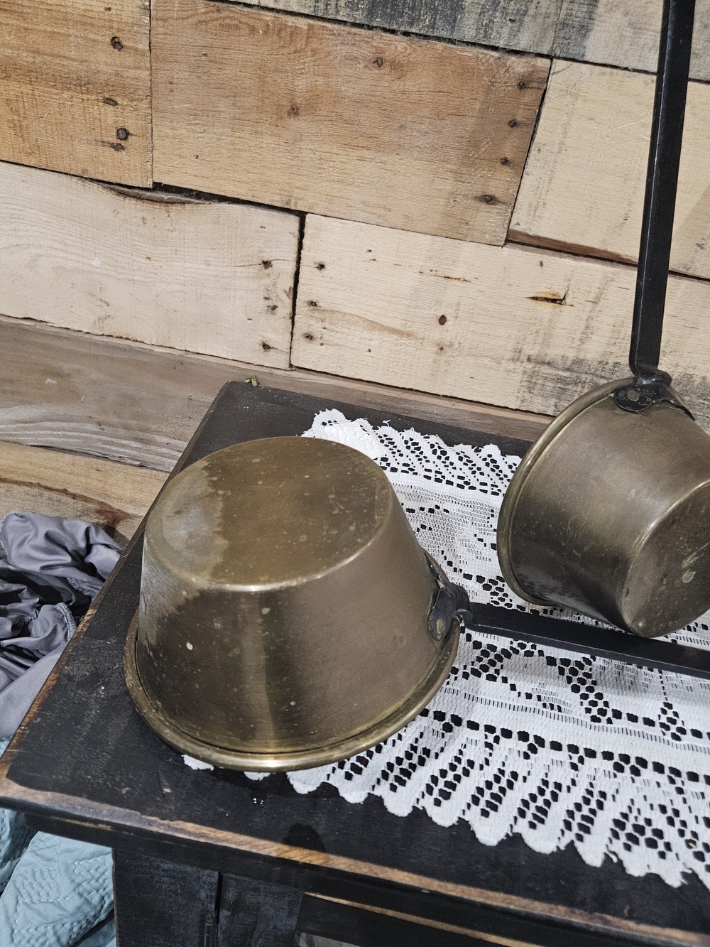Vintage Nesting Brass Ladles with Long Black Handles - Picture 3 of 4